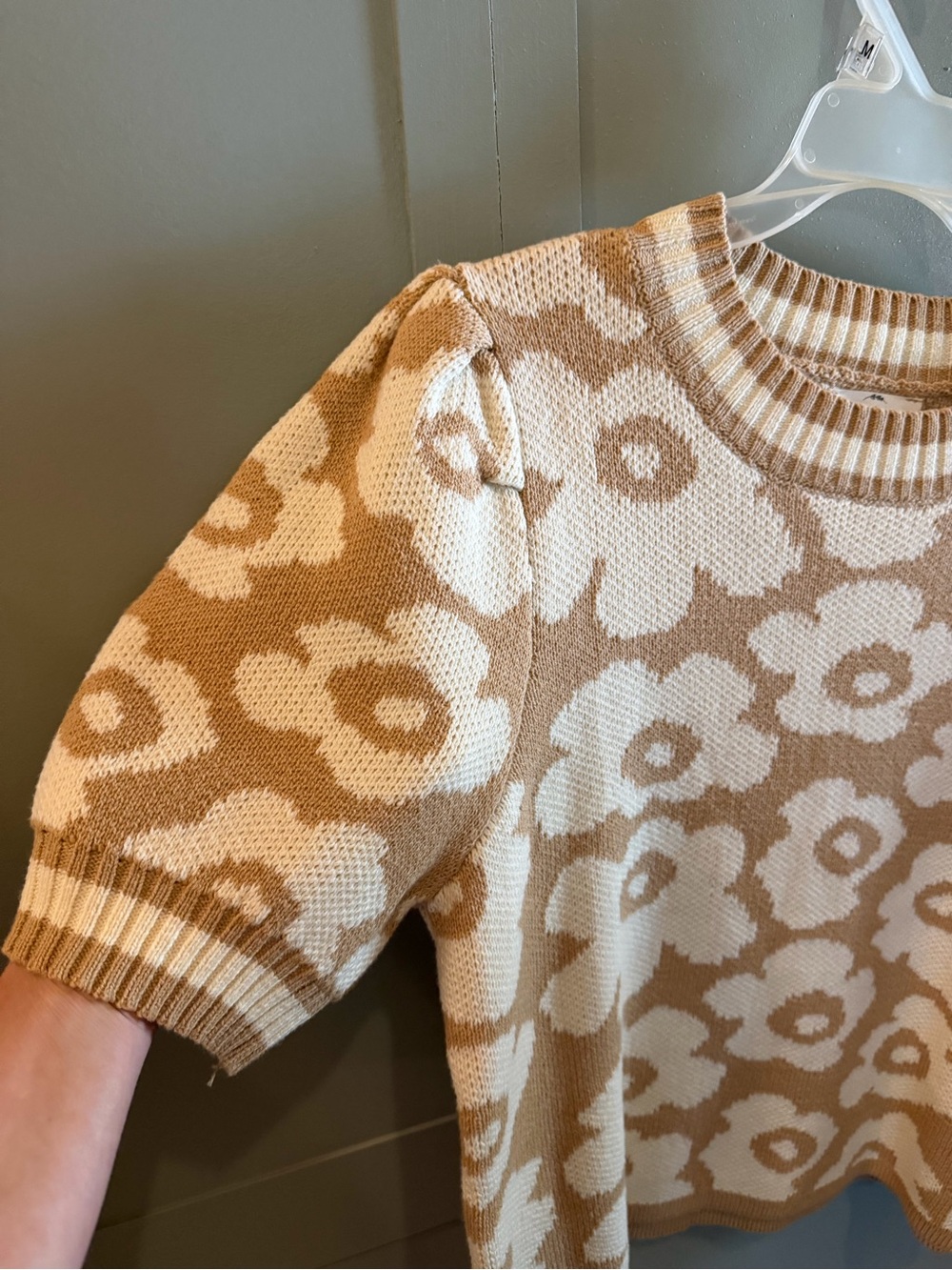 entro Floral Jacquard Short-Sleeve Sweater Top - Cream & Tan - Picture 3 of 4